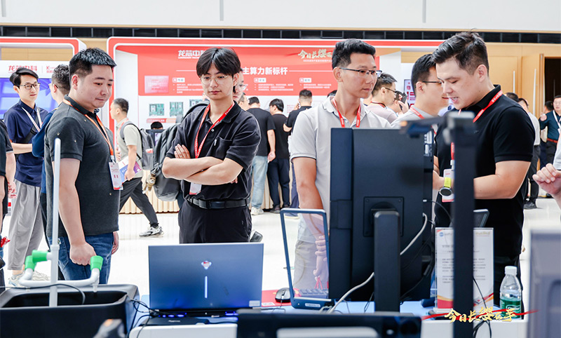 搭载清听声学定向音响聚音屏技术终端产品